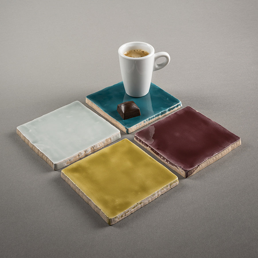 Bases em cerâmica para chávenas de chá ou café
