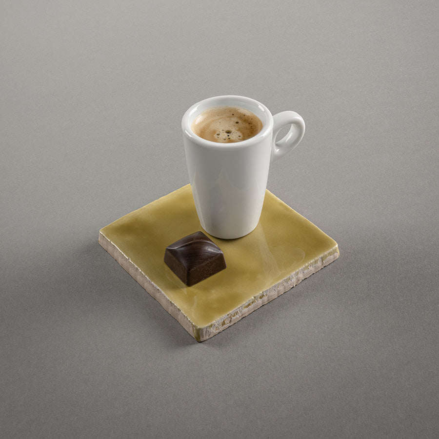 Bases em cerâmica para chávenas de chá ou café