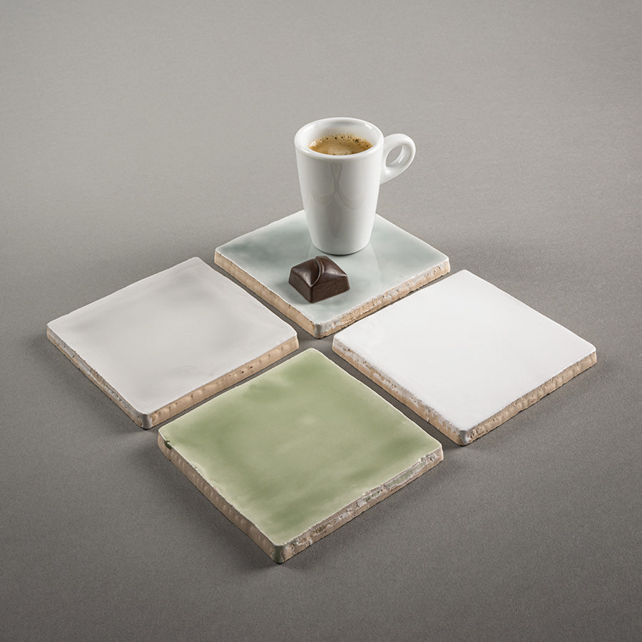 Bases em cerâmica para chávenas de chá ou café