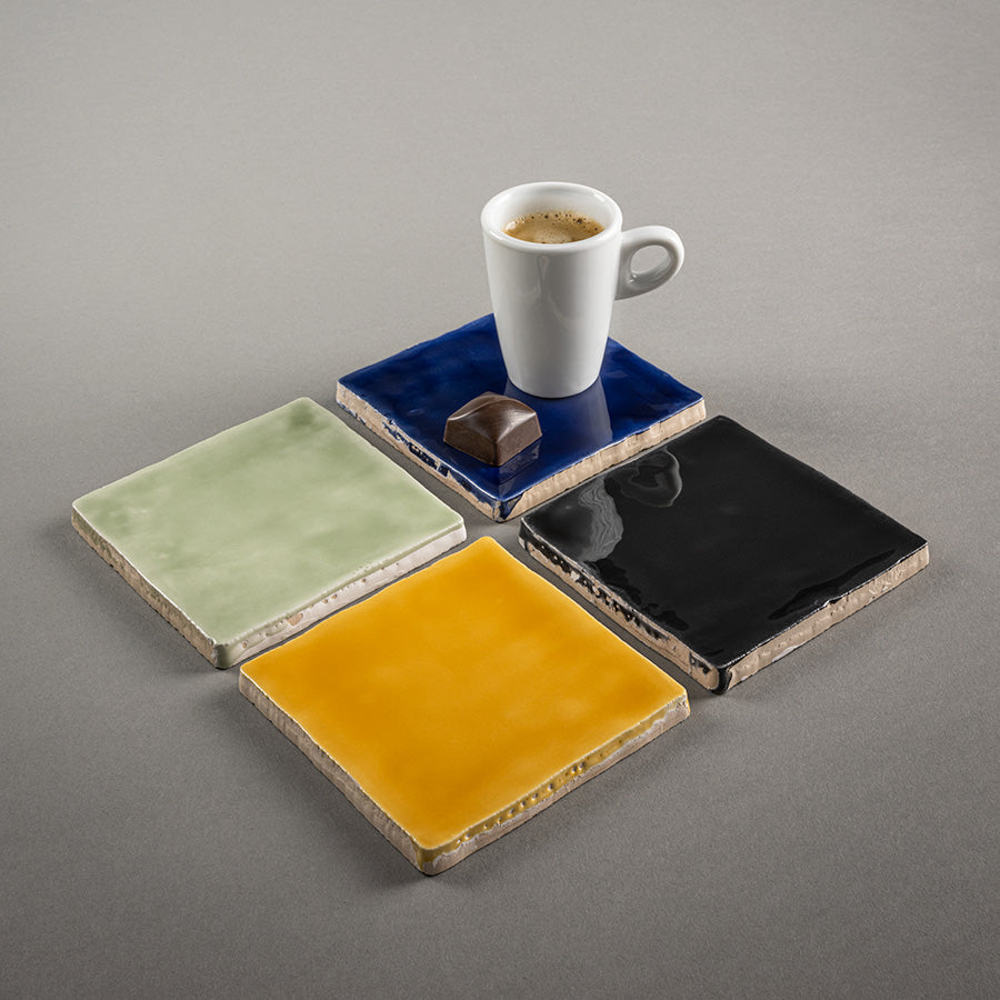 Bases em cerâmica para chávenas de chá ou café