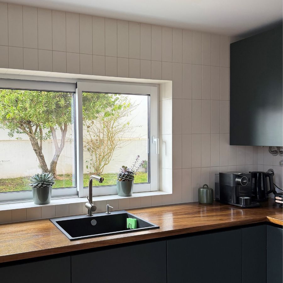 Plain Wall Tile M10x30 | White 001 Matt