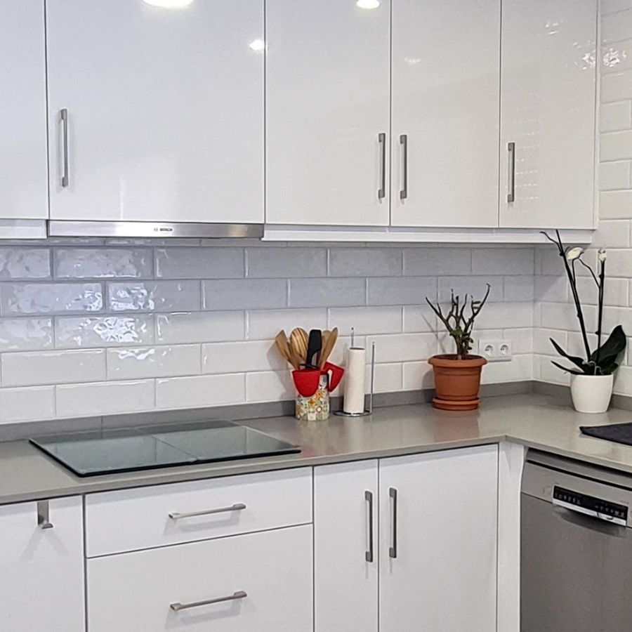 Emotion Wall Tile M10x30 | White 500 Glossy